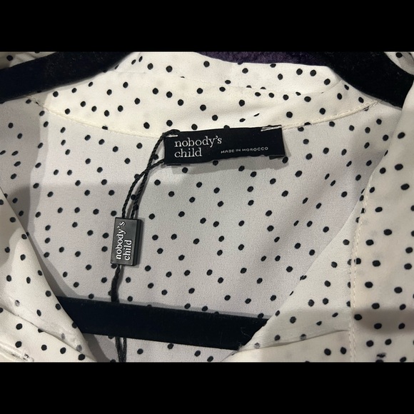 White button down with black polka dots. Size small. - Picture 4 of 5